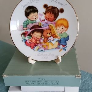 Avon Fine Collectibles 1992 Mother's Day Plate